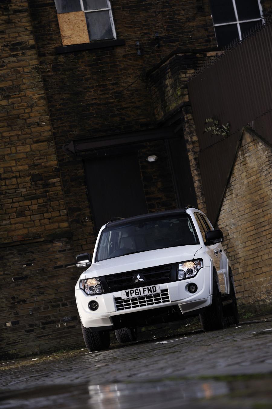  Mitsubishi Shogun Black 2012 года  (UK) (фото 47 из 85)